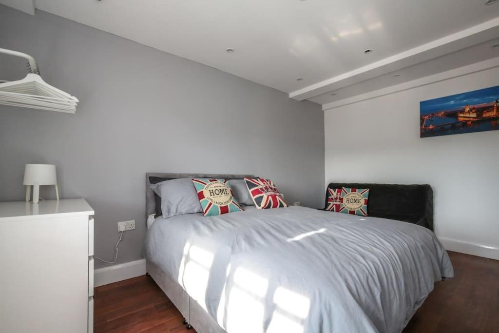 Holiday home Large Modern Spacious House 6 Bedrooms 5 Bathrooms London